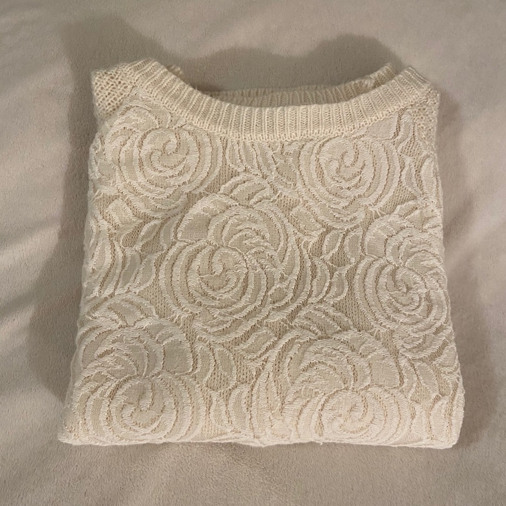 $10 - Ladies beautiful rose front sweater